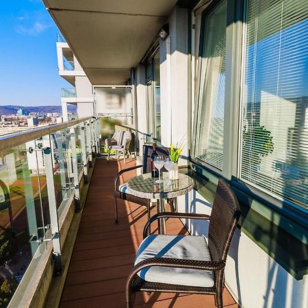 Sunny Apartment With Amazing Terrace On The 13Th Floor Near City Center 브라티슬라바 외부 사진