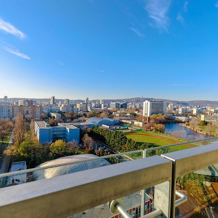 Sunny Apartment With Amazing Terrace On The 13Th Floor Near City Center 브라티슬라바 외부 사진