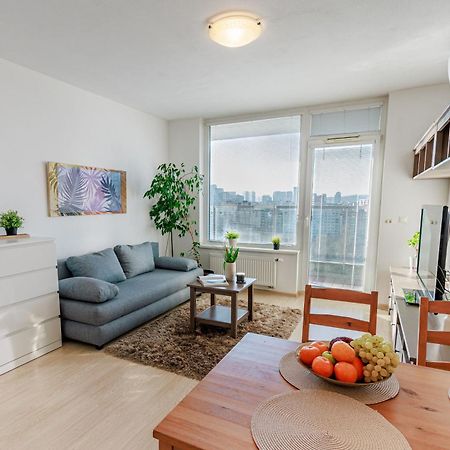 Sunny Apartment With Amazing Terrace On The 13Th Floor Near City Center 브라티슬라바 외부 사진