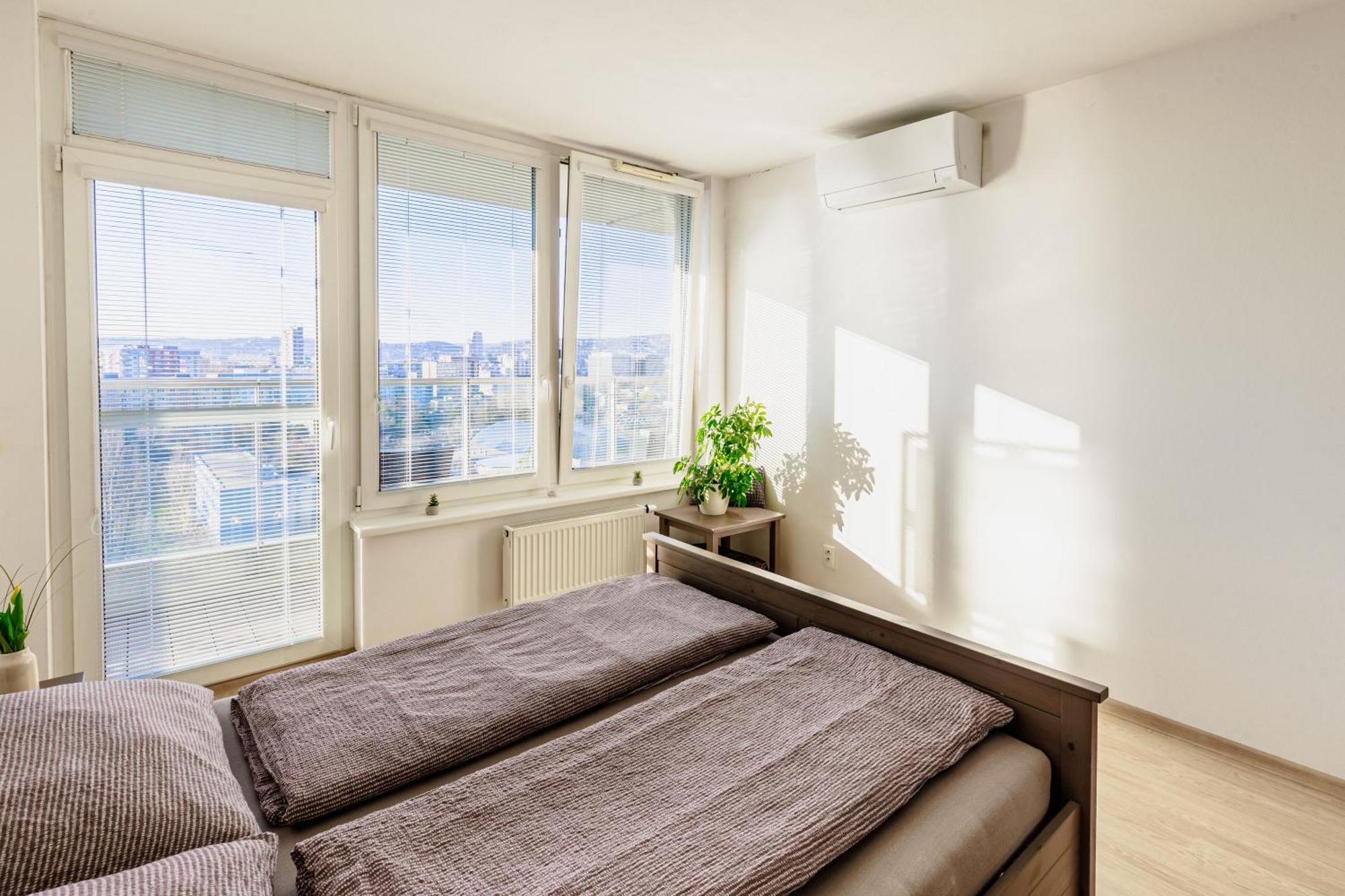 Sunny Apartment With Amazing Terrace On The 13Th Floor Near City Center 브라티슬라바 외부 사진