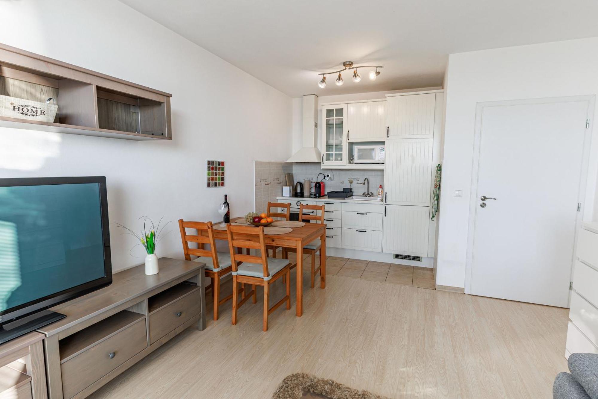 Sunny Apartment With Amazing Terrace On The 13Th Floor Near City Center 브라티슬라바 외부 사진