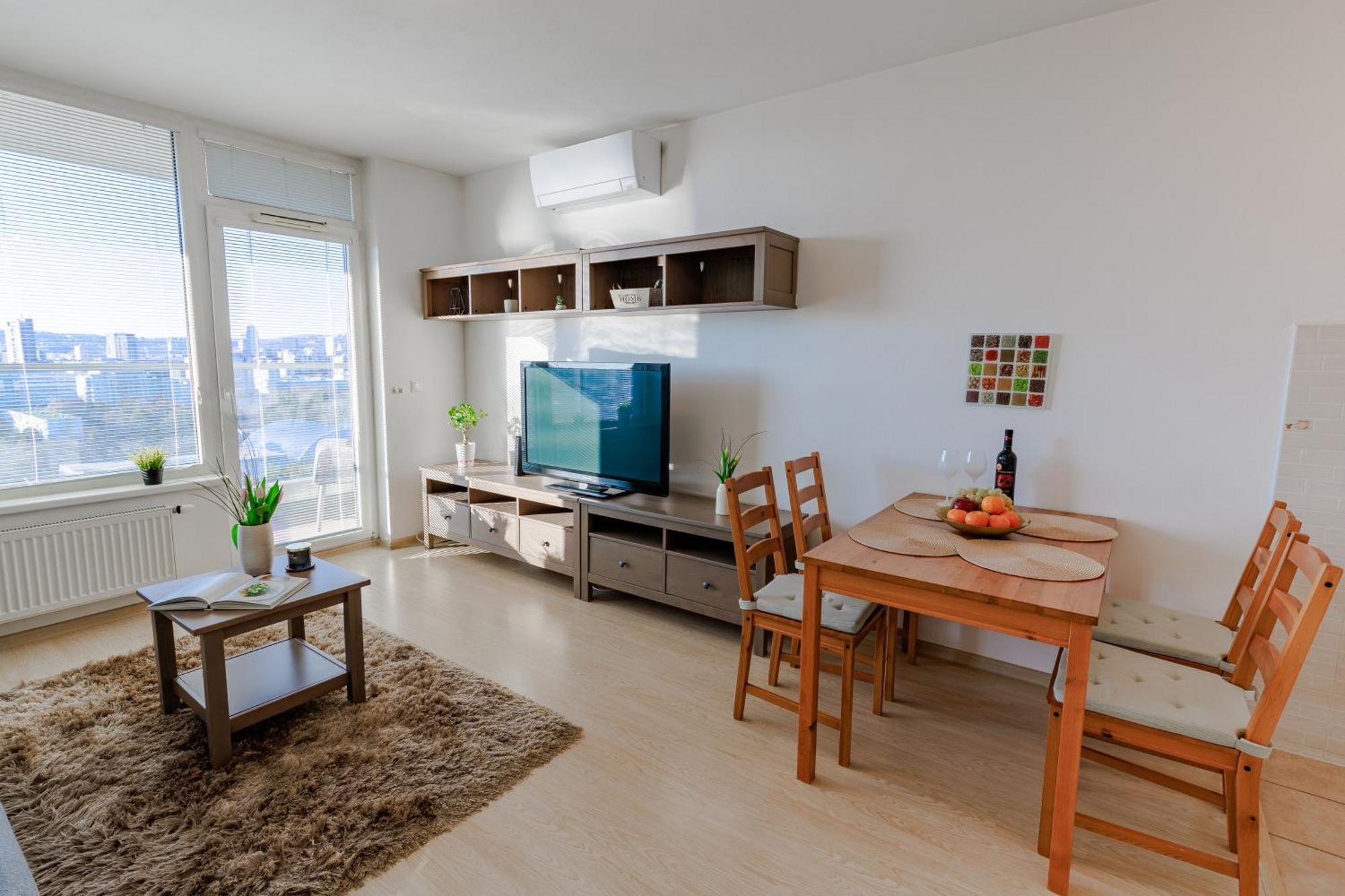 Sunny Apartment With Amazing Terrace On The 13Th Floor Near City Center 브라티슬라바 외부 사진